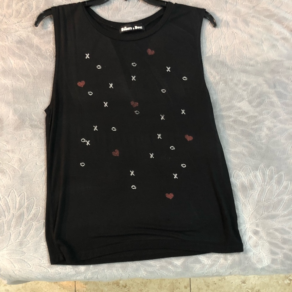Cute tank top with XO❤️🖤